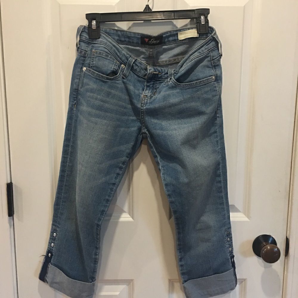 Guess size 28 low rise capri jeans